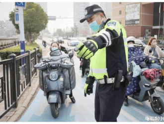 “小电驴”告别狂飙