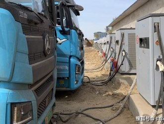 中国重汽首批换电车30辆电动重卡交付日照港